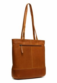 Bruine leren tote bag met twee lange handvatten, een ritsvak aan de voorkant en contrasterende stiksels langs de naden.