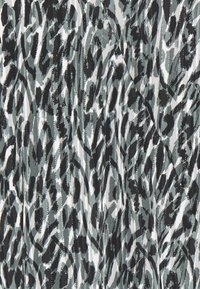 Tela texturizada en tonos de gris, negro y blanco que presenta un patrón abstracto de estampado de leopardo con efectos de pinceladas variables.