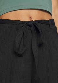 Vero Moda Petite VMGELINA  - Calções - black