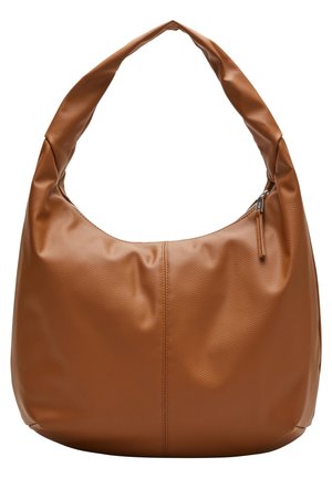 Miękka, brązowa torba na ramię z jedną szeroką rączką i zamkiem błyskawicznym u góry na białym tle.