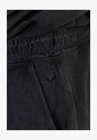 Sélectionné, black dyed