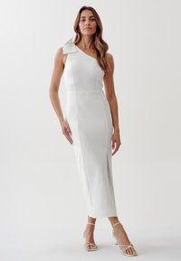 TUSSAH EMELIE MIDI - Vabalt langev kleit - white