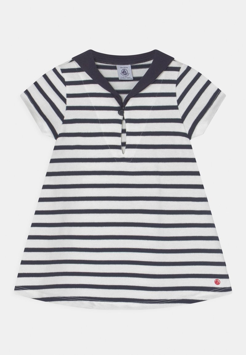 Kortärmad klänning för småbarn med marinblå och vita horisontella ränder, sjömanskrage, framtill knäppning och liten röd segelbåt-logotyp vid fållen.