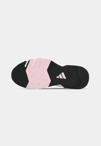 Suola di sneaker nera e rosa, con motivi esagonali, scanalature per la trazione e logo a tre strisce. Accenti rosa lisci contrastano con il nero testurizzato.
