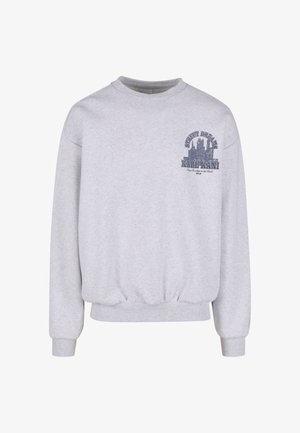 Világosszürke pulóver bordázott mandzsettákkal és szegéllyel. A mellkason "KARL KANI" feliratú grafikával és városi panoráma mintával díszítve.