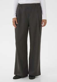 Zwarte wijde broek met subtiele streepjes. Gemaakt van een zachte stof, met een elastische tailleband voor extra comfort.