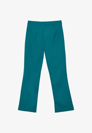 Pantaloni svasati turchese con una texture liscia, caratterizzati da una cintura, due pieghe frontali e una silhouette pulita senza tasche o accessori visibili.