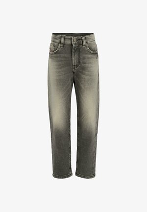 Sive jeans iz denima imajo ožji kroj, svetlo zbledelo obarvanje in kontrastne šive. Vključujejo pet žepov in zapiranje z gumbom.