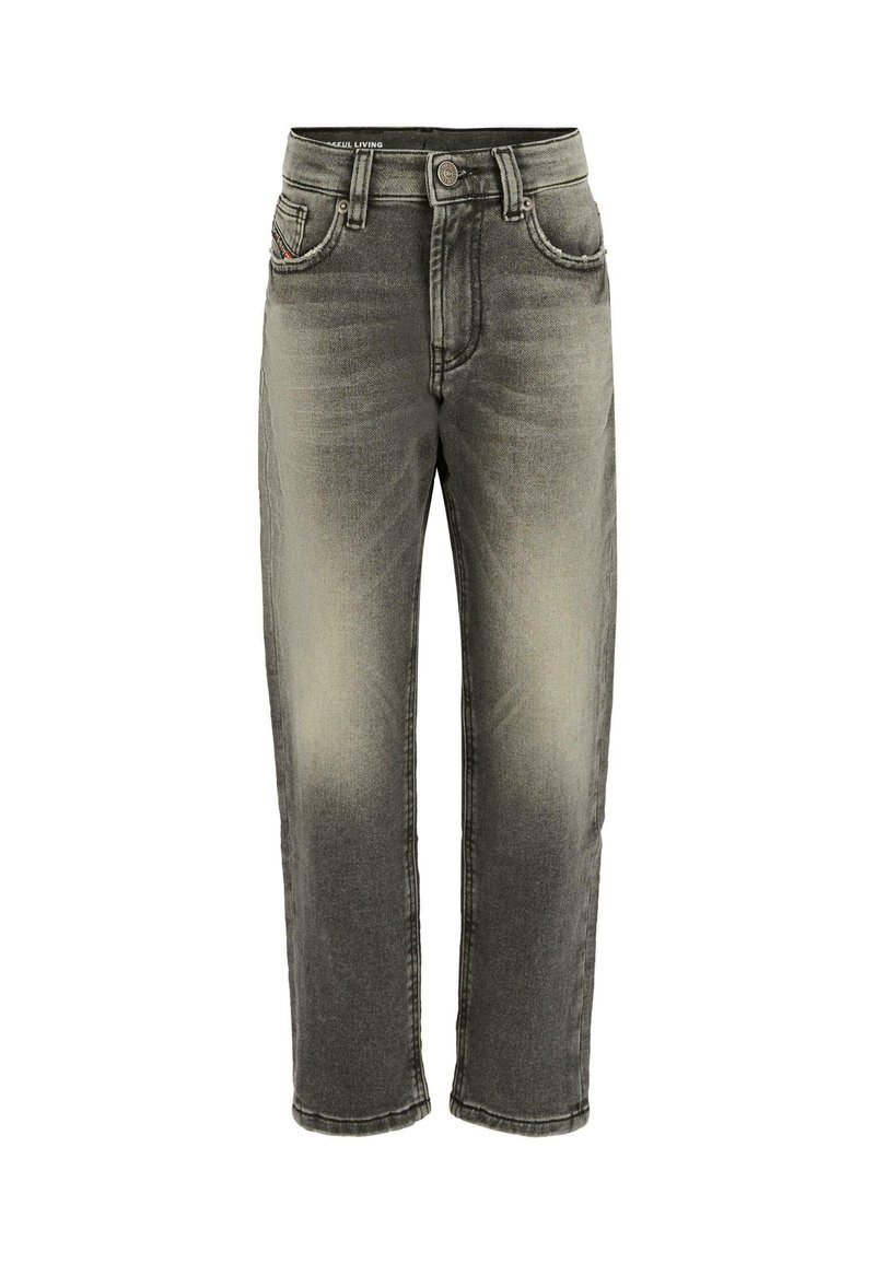 I jeans in denim grigio presentano una vestibilità affusolata, leggeri segni di usura e cuciture in contrasto. Inclusi cinque tasche e una cintura con chiusura a bottone.