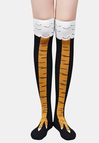 Knæhøje sokker med en sort bund, orange tigermønstret design, hvide toppe med sorte buede linjer og spidse tådetaljer.