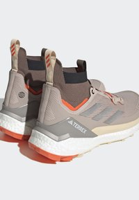 adidas Performance FREE HIKER 2.0 HIKING - Hikingschuh - taupe core black