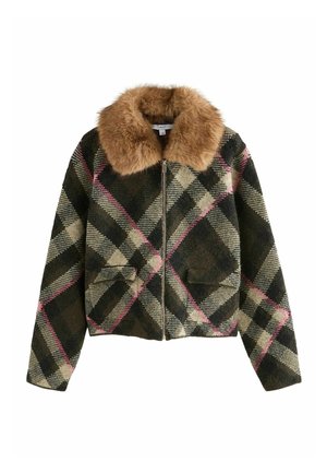 Braune karierte Jacke mit einem Kunstfellkragen, die dunkelgrüne, cremefarbene und rosa Muster aufweist. Kurzes Design mit Reißverschluss und zwei Fronttaschen.