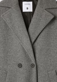 Szary, wełniany, teksturowany płaszcz dwurzędowy z dwoma czarnymi guzikami i szerokimi klapami, w rozmiarze małym, marki TERRANOVA.