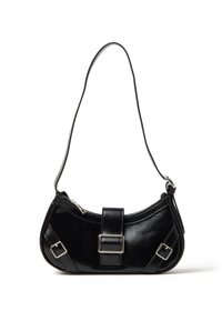 Borsa a spalla nera in pelle con apertura superiore con zip, dettaglio rettangolare con fibbia e tracolla regolabile. Presenta una superficie liscia e una forma strutturata.