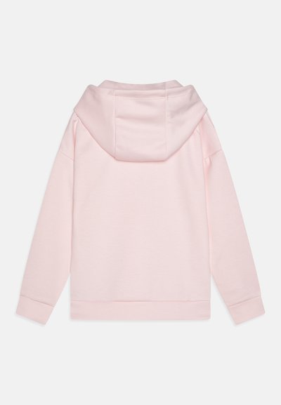 Haut à capuche rose avec capuche fixe, poignets côtelés et texture douce. Le design est simple avec une coupe épurée et sans motifs visibles.