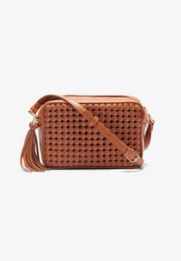 Axelremsväska - cognac