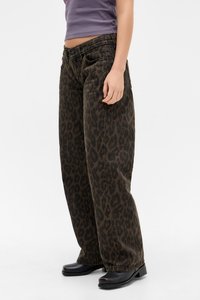 Leopardprint wijdere jeans in bruin en zwart, met een klassiek vijf-pocket ontwerp, hoge taille en stevige denim stof.