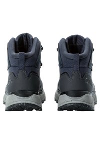 Dunkelblaue Wanderschuhe mit einem Obermaterial aus Textil und einer Gummisohle. Verfügt über einen gepolsterten Kragen, strukturierte Akzente und eine gesprenkelte graue Zwischensohle.