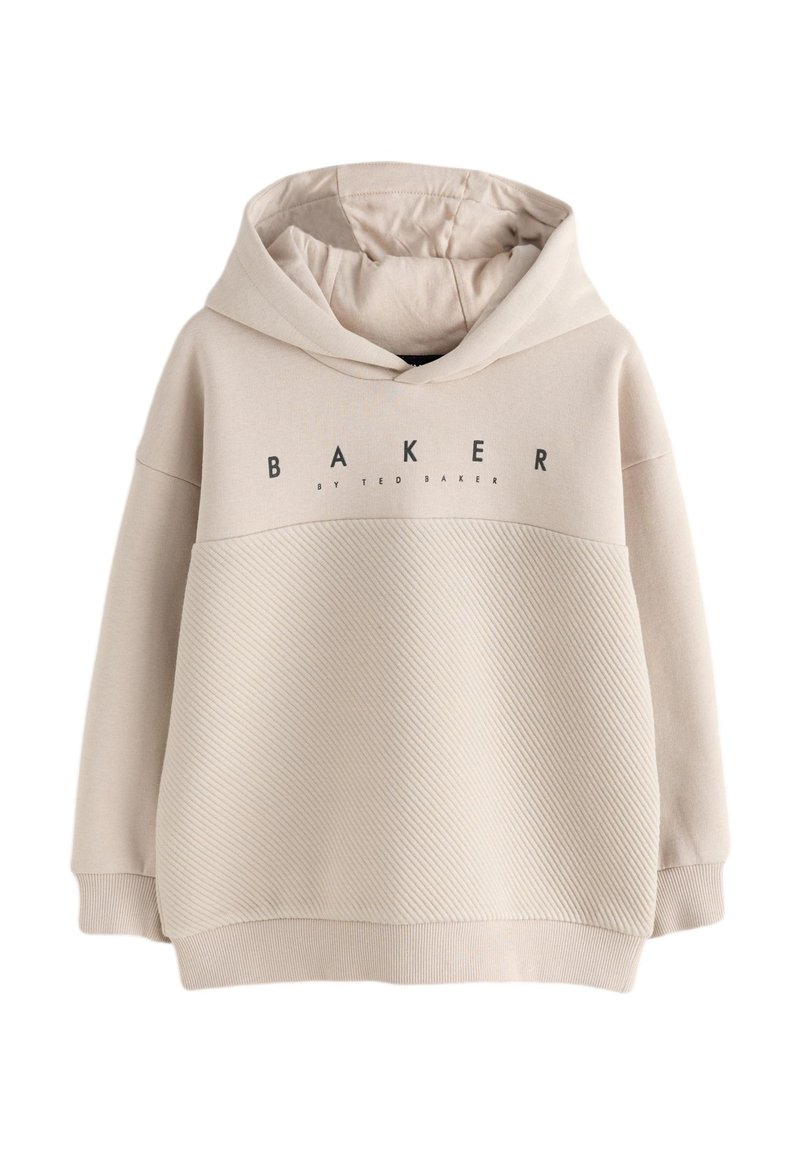 Šviesiai smėlio spalvos džemperis su gobtuvu, apatinėje pusėje raštuotas iškilusių įstrižų briaunų raštais, su juodu užrašu „BAKER by TED BAKER“.