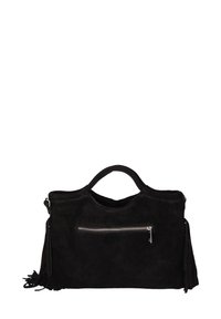 Sac à main en daim noir avec une poignée supérieure, poche zippée à l'avant et accents de franges sur les côtés. Présente une texture douce et un design simple et structuré.