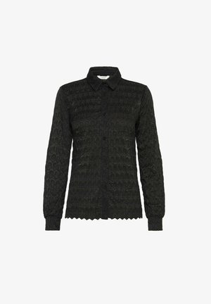 Čierna košeľa s dlhým rukávom, ktorá má textúrovaný kvetinový vzor, zapínanie na gombíky a golier. Materiál má jemný lesk a mäkký povrch.