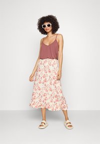 Vero Moda VMFILLI SINGLET - Viršus - rose brown