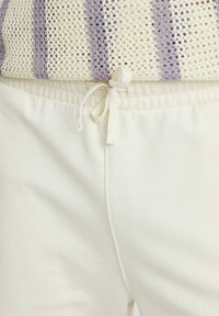BZB BERMUDA MAILLE - Short - naturel