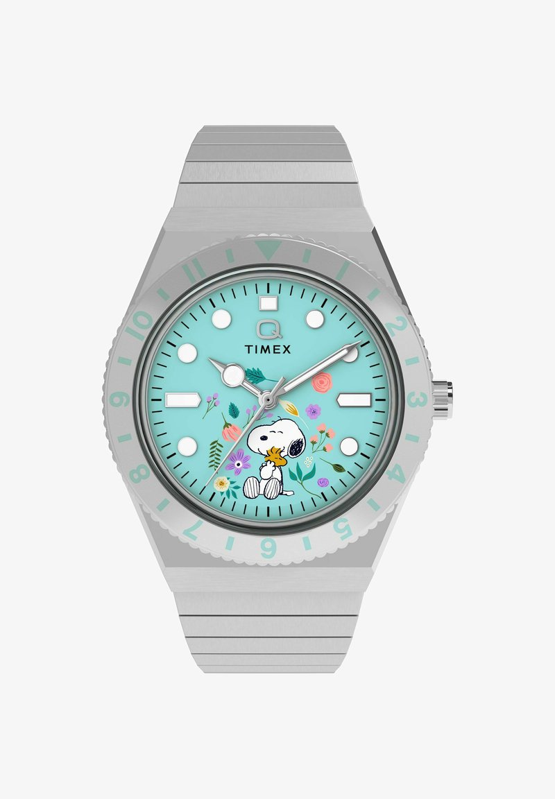 Orologio da polso Timex in argento con quadrante azzurro chiaro, decorazioni floreali e un'illustrazione al centro di Snoopy che abbraccia Woodstock.
