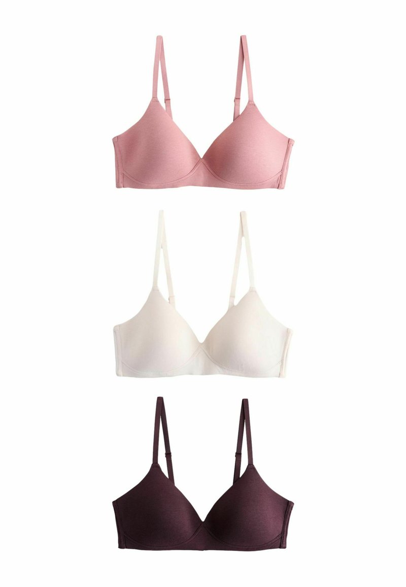 Tres sujetadores exhibidos verticalmente: uno en color rosa claro, uno blanco y uno morado oscuro. Están hechos de una tela suave, con tirantes ajustables y copas sin costuras.