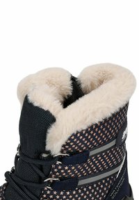 Modré a béžové voděodolné boty s měkkým, kožešinovým límcem, síťovaným svrškem, vzorem hvězd a šedými akcenty. Obsahují šněrování.