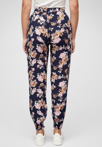 Cloud 5ive MIT BÜNDCHEN 2-POCKETS ROSEN PRINT - Joggebukse - navy