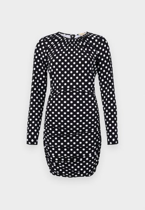 Mustarikkateksas musta kleit valgete täppidega, millel on koondatud detailid ja kitsas siluett. Pehme tekstuur, puusadeni ulatuv pikkus.