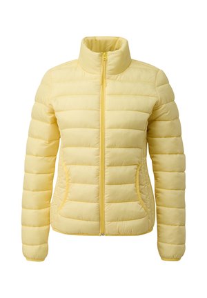 Giacca imbottita giallo chiaro con motivo trapuntato orizzontale, colletto alto, chiusura con zip e due tasche laterali. Tessuto liscio e imbottitura leggera.