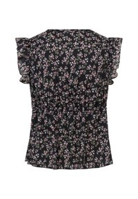 Μαύρο μπλουζάκι με μικρό ροζ και λευκό floral σχέδιο, βολάν στα κοντά μανίκια και στρογγυλεμένη λεπτομέρεια στη μέση, εμφανιζόμενο από πίσω.