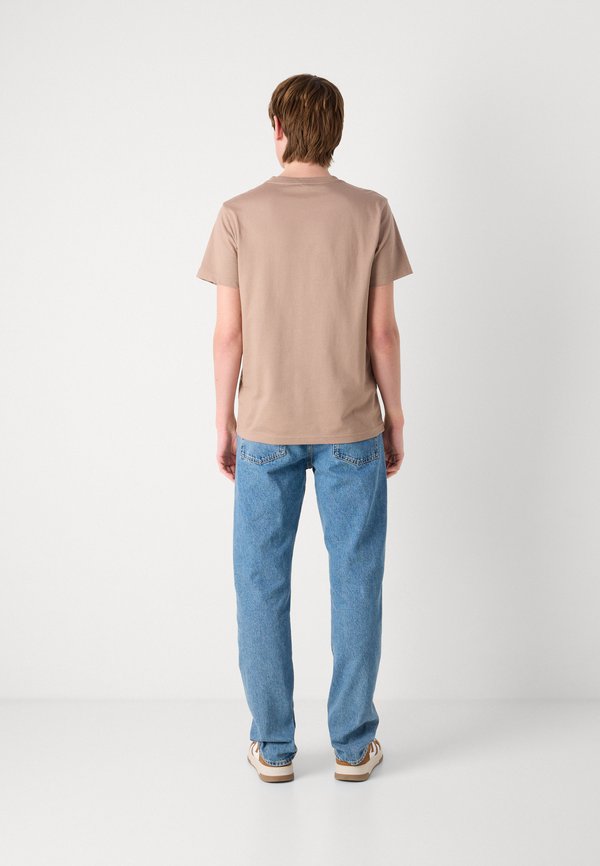 SOFT BOX MONOGRAM TEE - Print T-shirt - taupe gray2