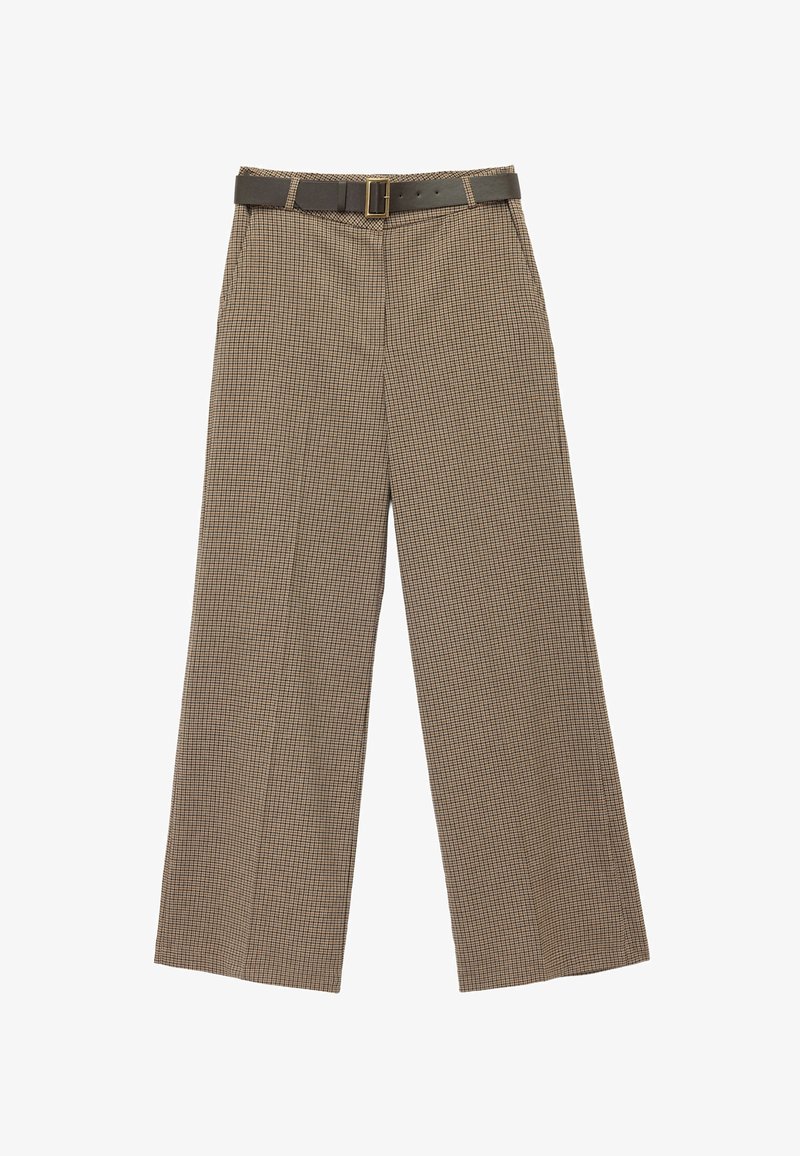 Pantalons larges à carreaux marron avec une texture lisse et une ceinture marron assortie dotée d'une boucle carrée et d'une fermeture à boucle.