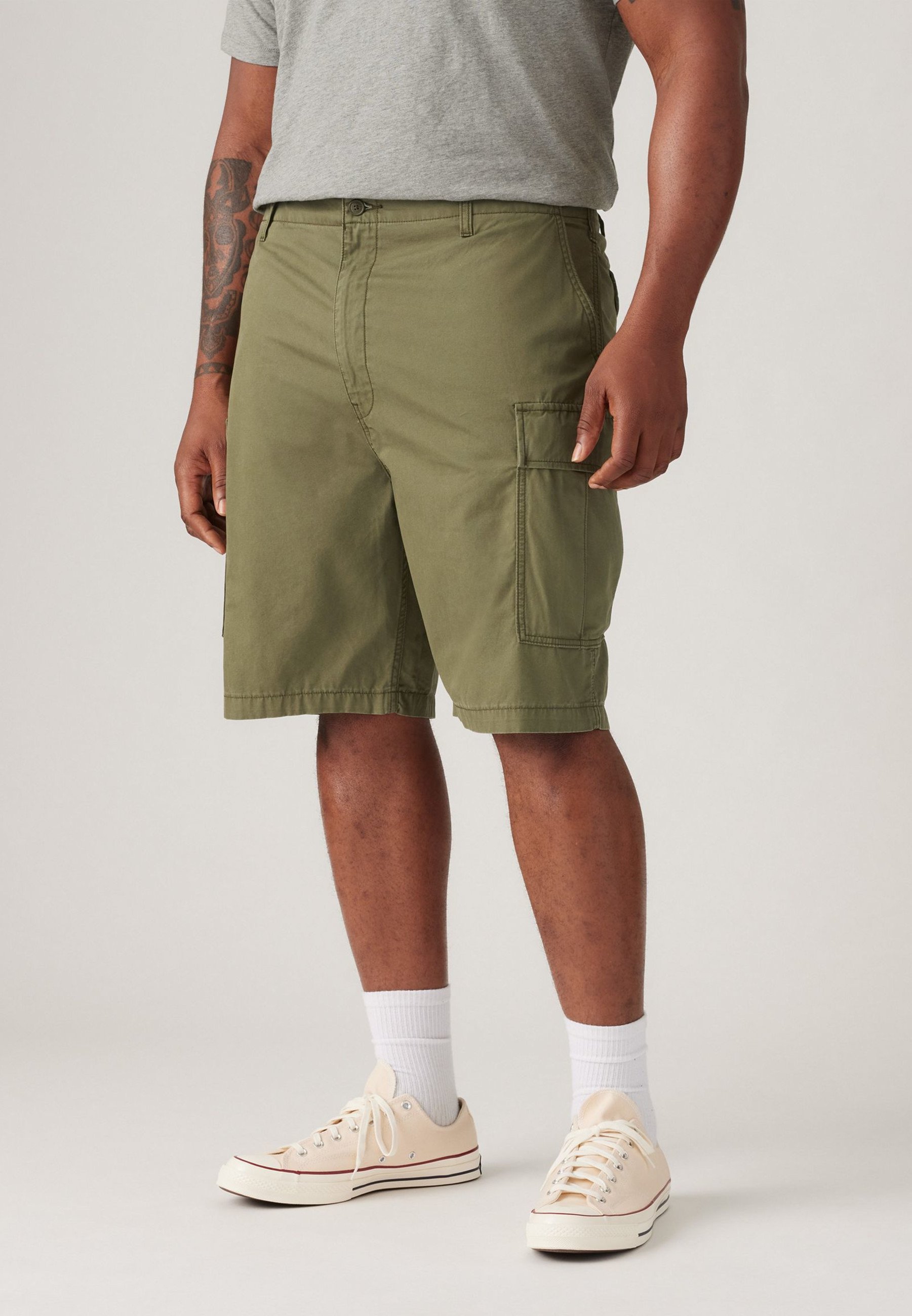 Levi's® Plus CARRIER CARGO SHORT II - Shorts - olive night/khaki