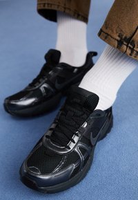 V2K RUN - Trainers - black/dark smoke grey/anthracite