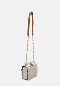 MICHAEL Michael Kors GREENWICH - Rankinė per petį - vanilla/acorn