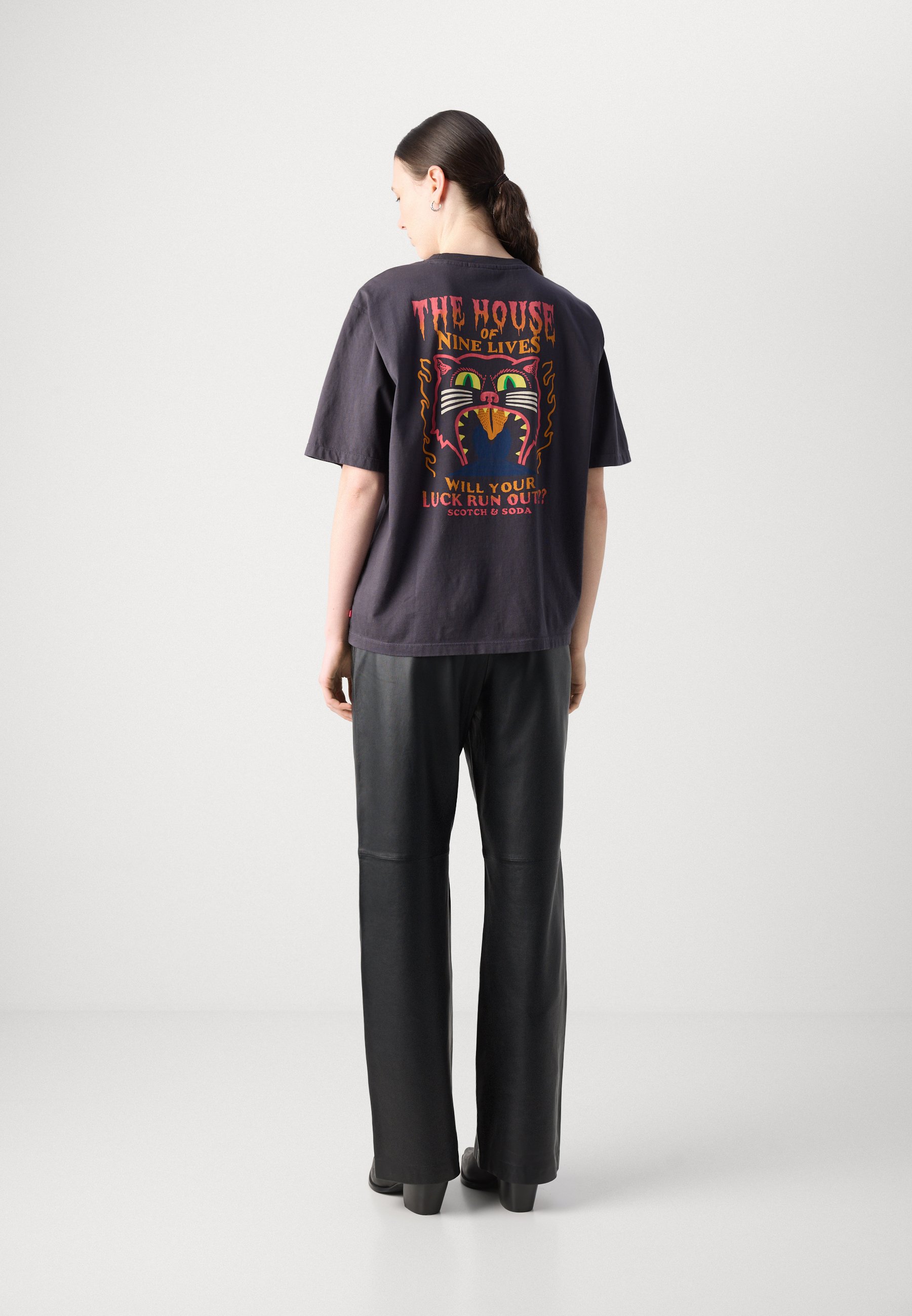 売れ筋商品|||スコッチアンドソーダ Tシャツ レディース トップス FRONT BACK ARTWORK LOOSE FIT - Print T-shirt - washed black Scotch & Soda FRONT BACK ARTWORK LOOSE FIT - Print T-shirt
