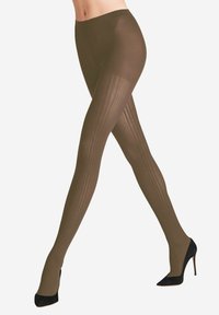 Opake braune Strumpfhosen mit einem gerippten Design, abgeschlossen mit einem glatten Taillenbund und kontrastierenden schwarzen High Heels.