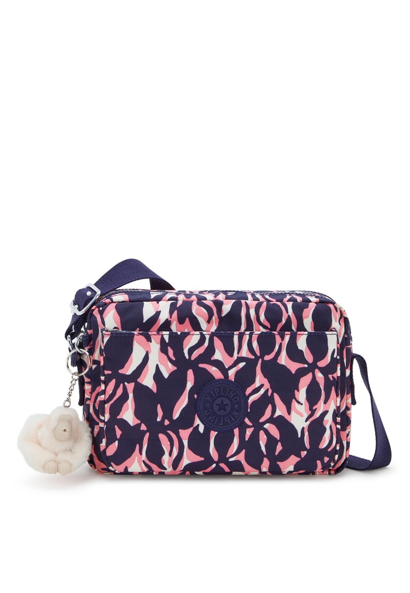 Crossbody-väska i marinblått med rosa och vita abstrakta mönster; har ett texturerat tyg, justerbar rem och en apnyckelring.