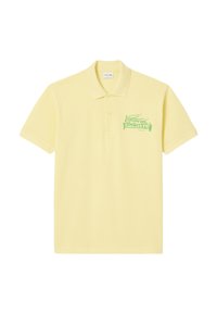 Polo giallo realizzato in cotone. Presenta un logo di coccodrillo verde sul petto sinistro e un colletto classico. Maniche corte con orlo dritto.