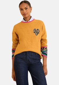 Niewybrane, yellow animal print heart