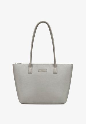Šedá texturovaná taška typu tote s dlouhými rukojeťmi a horním zipem, s malou obdélníkovou logovou nášivkou ve středu vpředu.