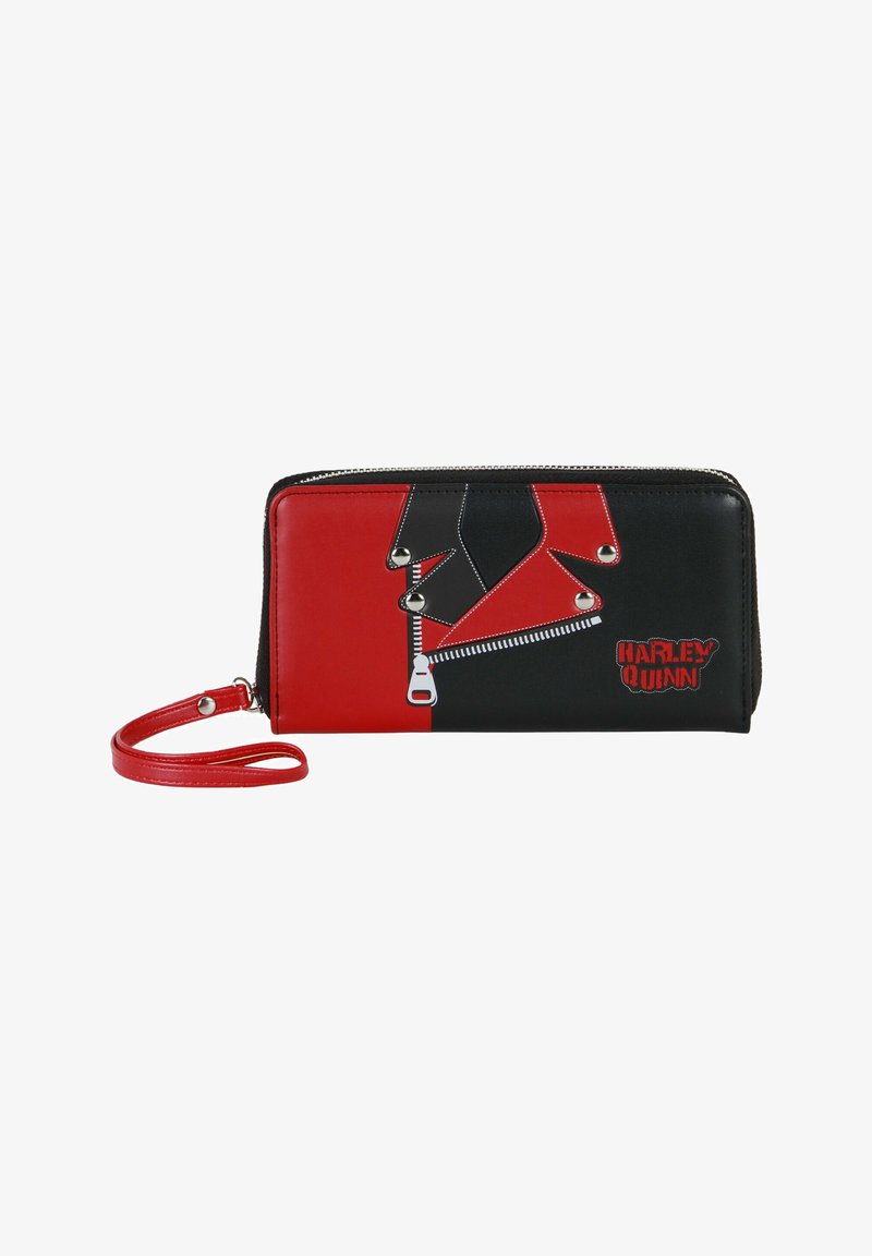 Cartera negra y roja con un diseño gráfico de una chaqueta con cremallera, con herrajes plateados y el texto "Harley Quinn" en letras grandes.