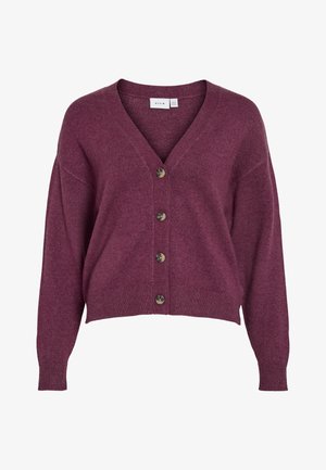 Burgunderfarget kort cardigan med V-hals, fem brune knapper og lange ermer med ribbestrikkede mansjetter og hem i myk strikket materiale.