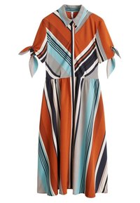 Robe à rayures comprenant des couleurs orange, bleu, marine et gris. Manches courtes avec accents noués, col à revers, et détail de fermeture éclair à l'avant.