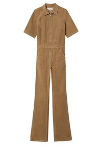Jumpsuit corto de manga corta con cremallera completa, dos bolsillos delanteros y perneras acampanadas. Fabricado en tela texturizada con un acabado suave.