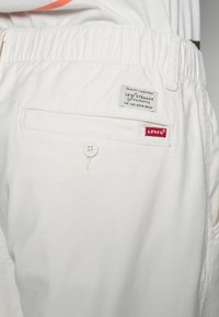 Levi's® XX CHINO EZ TAPER II - Calças - sodium white s twill gd